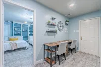 "Serenity Dallas": 5BD/2.5BA House with Pool-Jacuzzi/Pool Table/2 Living Areas! - Private Pools