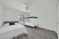 Algonac's Riverview Retreat - Homestays