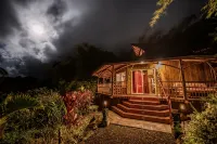 Bamboo Bliss: Ocean Views & Waterfalls Await! - 5-Sterne