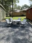 The Cedar Shack near Lake Conroe - Homestays