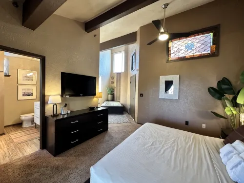7 Mins to Lake Tahoe Beaches, 3 Mins to Heavenly Ski Slopes! Breathtaking Views! - balcony