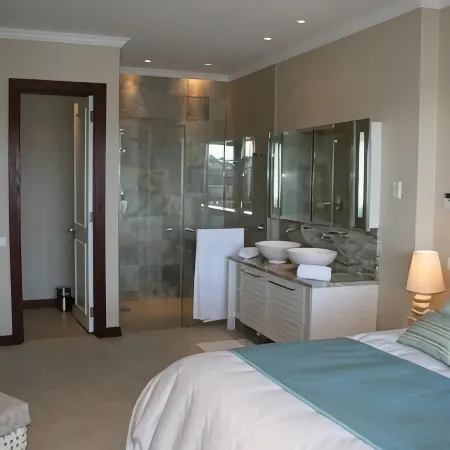 Luxury apartment set on a private island – Eden Island – with wireless Internet