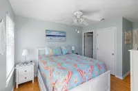 ~Beachfront ~ Spectacular View~Updated ~ Family Friendly~Great Location~ - บังกะโล