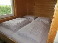 Cozy and rustic cottage plus houseboat on the water Hotels in 