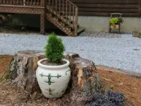 Charming 2Br Highlands Cottage with Cozy Fireplace, 3 Min to Main St & Dry Falls Hotels in Highlands