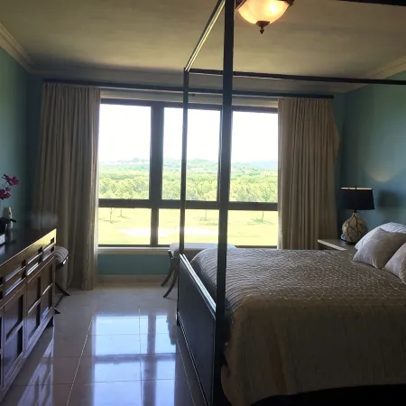 Views! Views! Penthouse with Golf, Beach, Pool and 2 Carts