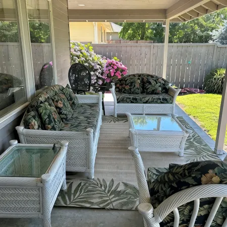 Beautifully Renovated Sleeps up to 8 in East Medford