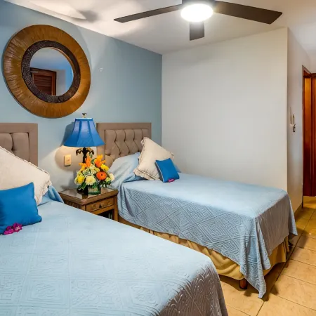 Excellent Oceanfront 2BR Condo, South tower, the Best Views in the complex!