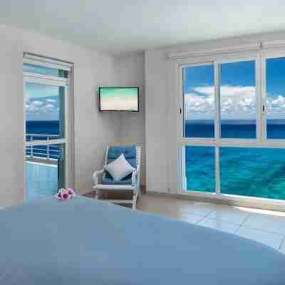 Stunning 7th floor condo, Excellent Snorkeling, Fantastic Oceanfront terrace! Rooms