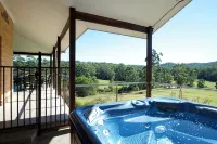 Clarendon Forest Retreat - spa