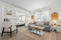Shell We Dance? Charming Bungalow with Fabulous Location and Private Pool! - Beach