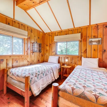 Charming 3-bedroom lakefront house with large yard and sandy beach