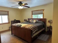 Snowmobiles, Skiing, ABR Amazing 2-bedroom house with WiFi in Hurley, Mercer - 4-Star