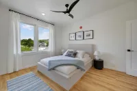 Taft District New Build 2-bedroom condo in delightful Lincoln City with WiFi, AC - Homestays