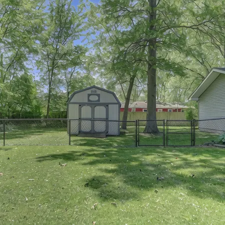 Dunes Homestead - Near Dunes + Lake + Dog Friendly