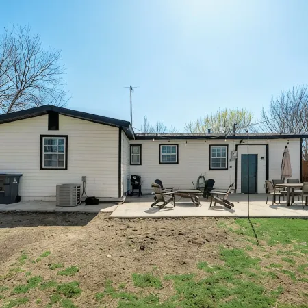 Walk to at&T Stadium & Globe Life! 3Br Home with Hot Tub & Backyard Oasis