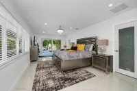 BEST LOCATION, Few min walk, Bike to Deerfield Beach and Pier. one acre property - 4-Sterne