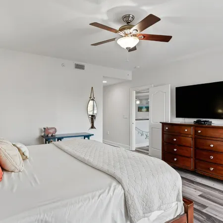 BEAUTIFUL WATERFRONT 3BD/3BA CONDO IN THE HEART OF CLEARWATER BEACH