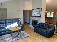Terrific vacation house only 4.5 miles away from downtown Boston - Bungalows
