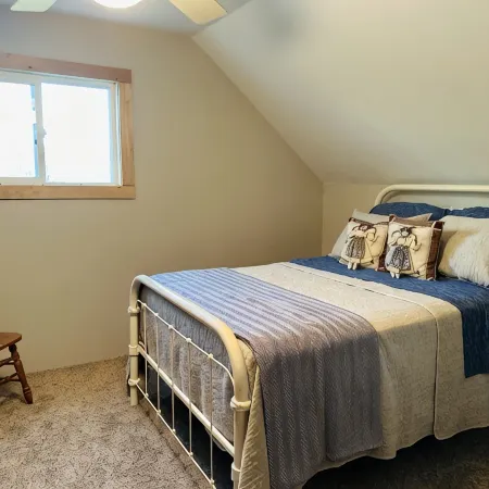 3 bedroom 1 full bath cabin 10 minutes from Cave Run Lake