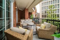 Luxe 2BR/2BA Condo 1 Block from Main St w/ Balcony - Condos