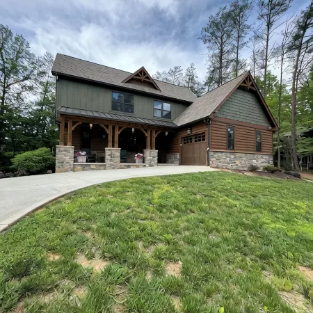 Bourbon Bear ~ A Luxury Cabin ~ Rustic, Charming & Cozy in the Heart of Townsend