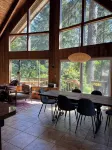 Sunny Cabin in Manzanita on the Oregon Coast, 5 min. walk by trail to the beach - 샬레 호텔