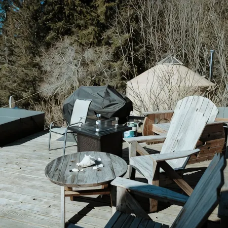 Spacious  MILLION DOLLAR VIEW home w/ fitness room, hot tub in charming Homer