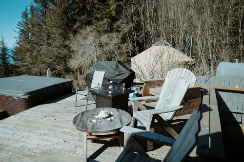 Spacious  MILLION DOLLAR VIEW home w/ fitness room, hot tub in charming Homer - บูติค