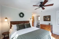 Cozy Creekside Retreat w/ Fire Pit & Game Room Near Historic Lexington, VA - Hytter