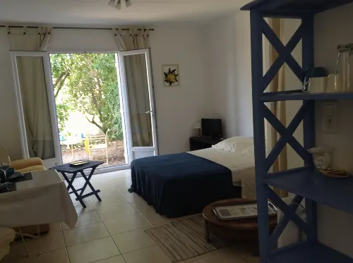 Studio 2 km from the beach wifi and parking - Apartments