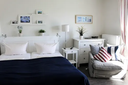 Newly renovated, close to the beach, sunny, south-facing balcony, WLAN - 3-Star
