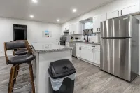 The University-2 bed/2bath-straightshot to Tech - 4성급