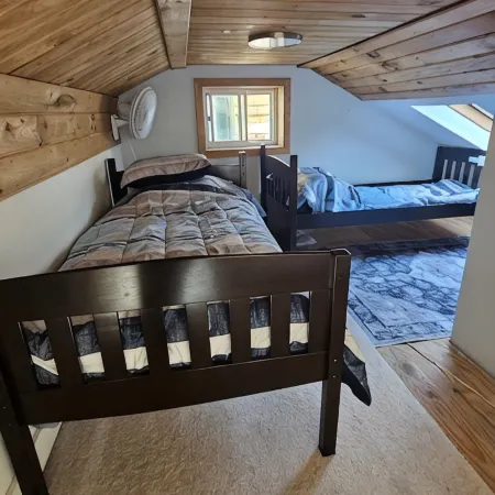 Cozy Lake Front home for Boating, fishing, winter sports, and gorgeous views,