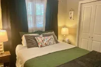 Storybook Cottage on Lay Lake with Kayaks - Wifi