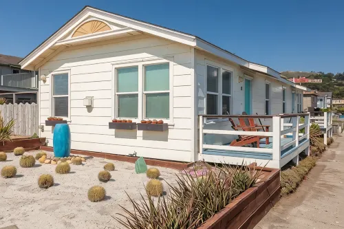Beachfront House near SF w/ Parking (5) - con encanto