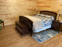 Eureka Springs, AR. Cozy log cabin studio, sleeps 2-4.Lake view- 15 min to town - Hytter