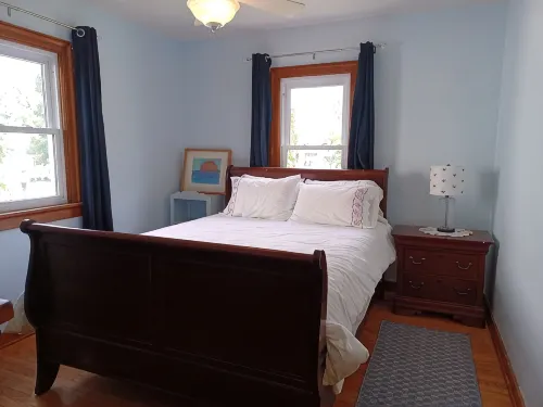 Cozy and Comfortable 1939 Cottage Close to Wittenberg, Shopping, Restaurants. - 3-Star