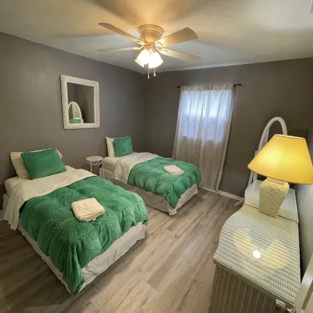 Florida Beach Cottage 3Br-2BA + Den