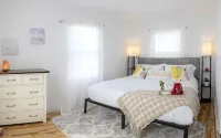Beach Home w/King & Queen bed + Wi-Fi see Whales/Eagles Minutes to Seattle Ferry - واي فاي