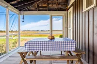 Salt Box by the Sea: Water View - Charming 3-bedroom Cottage in Wells! - 4성급