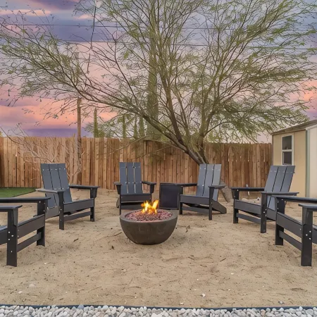 Oasis🌵in the❤️of Joshua Tree + Gym + Hot Tub + Tesla⚡️+ pond and waterfall