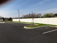 Microtel Inn & Suites by Wyndham Carlisle - parking