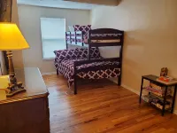 Cozy home short walk to Old Town Arvada, parks, dinning and shopping - 2성급