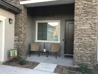 Cozy Casa Bliss: 3 Bedroom Desert Home - 홈스테이