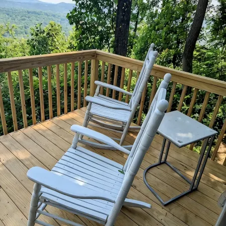 Cozy & Convenient Stone Mountain hideawy ... closest to the State Park!