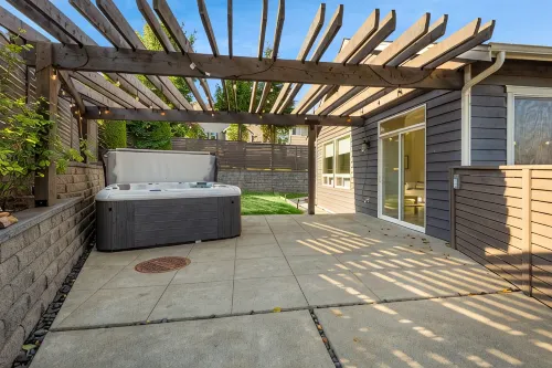 Luxury Martha Lake View Home w/Hot Tub - 4-Star