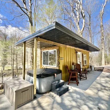 Get 'WilderMcFaddenRidge mins from New River Gorge Nat'l Park w/hot tub!