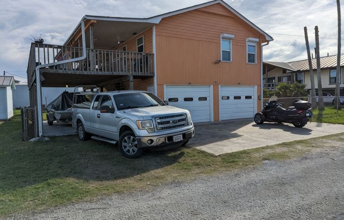 COASTAL CORAL -A few steps to the Beach, Pier, Park & close to all Boat Ramps.