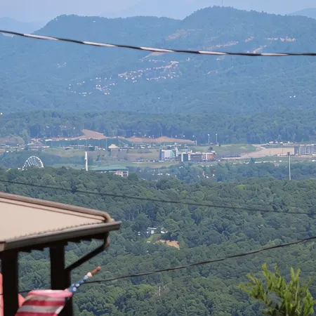 Cabin of Dreams Beautiful Mountain Views • Hot Tub • Near Dollywood & Gatlinburg